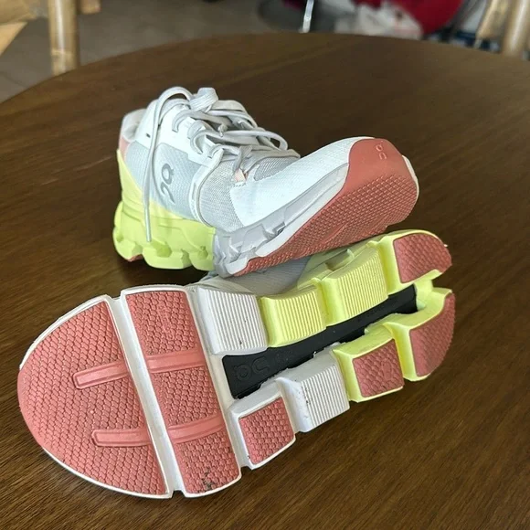 On and cloud - Picture 3 of 7